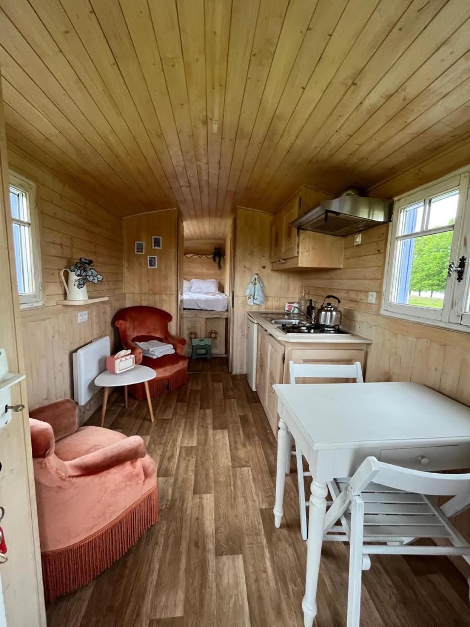 Les Logements Insolites De La Base Nautique Verneuil  Eksteriør bilde